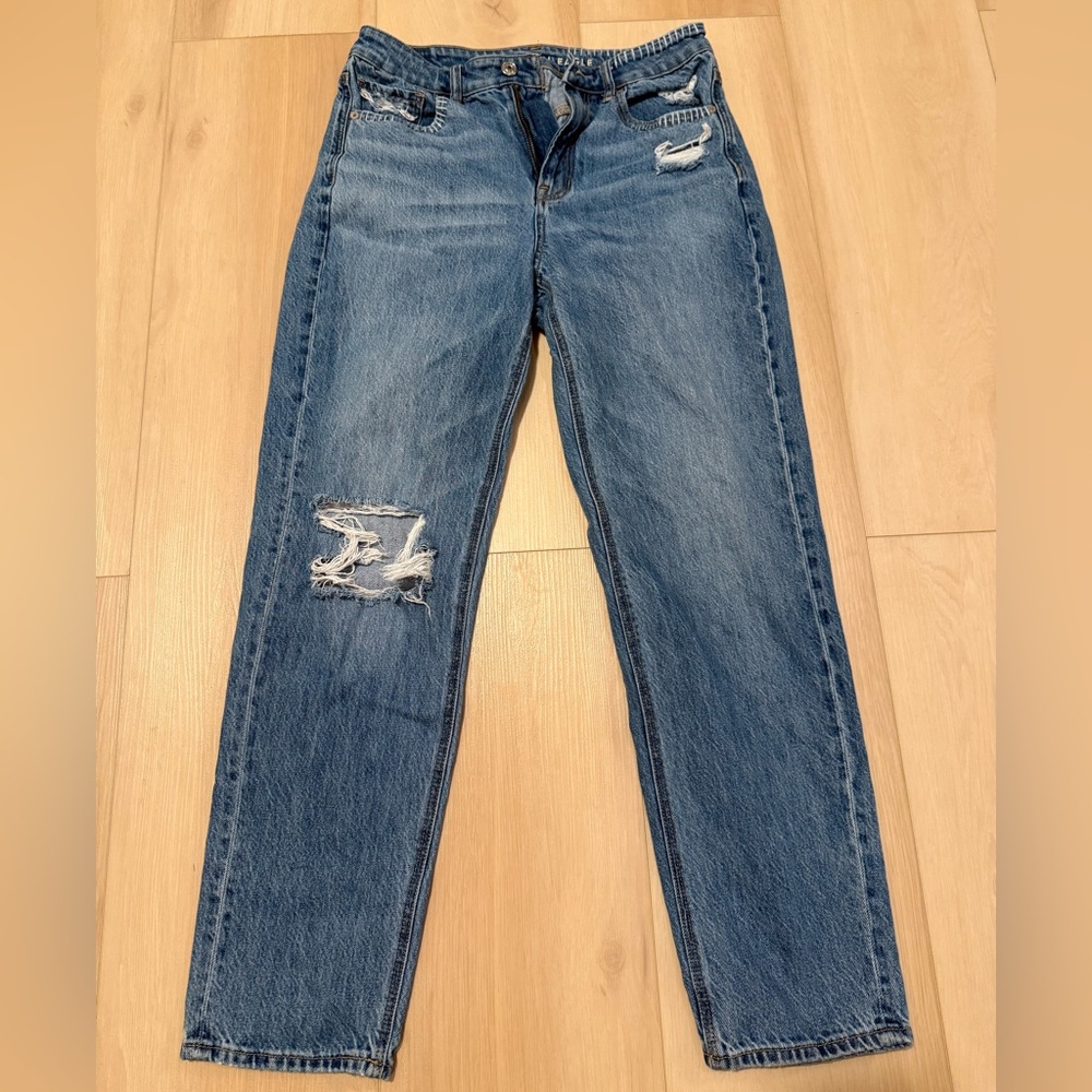 American Eagle distressed Mom Straight Jeans Women's size 6 Long